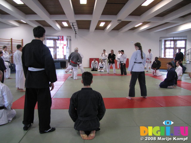 SX02146 Sensei Derrol Connelly instructing